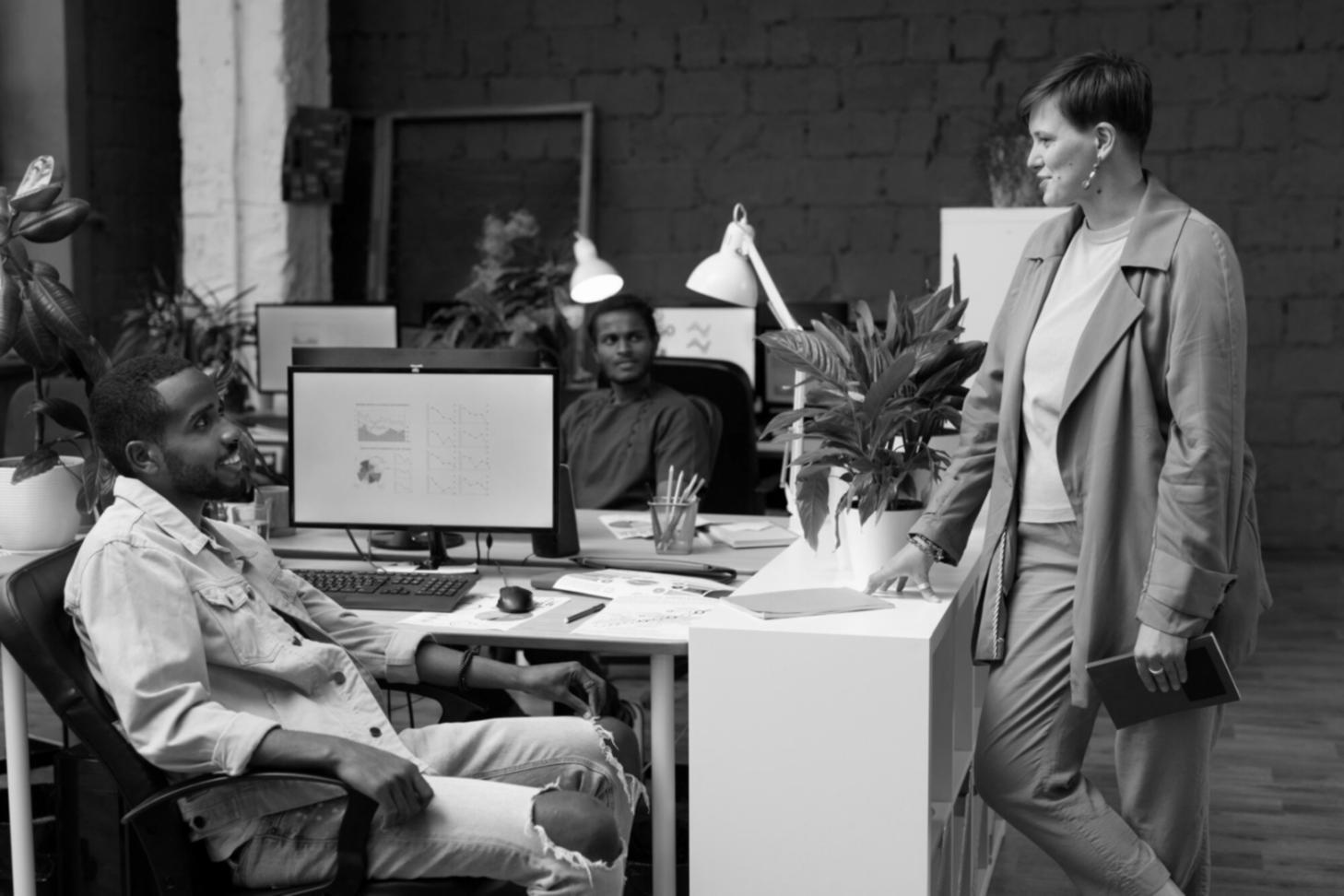 Professionelle Friseurwerkzeuge und Schneidetechniken in der Praxis